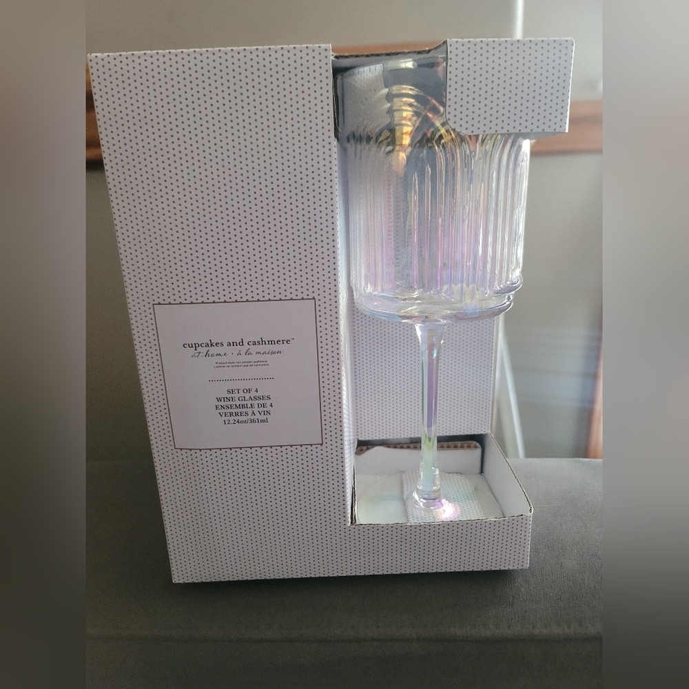 Cupcakes and Cashmere Wine Glass Set